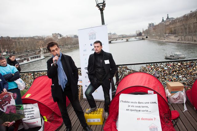 Rassemblement autour de du collectif des associations unies pour une nouvelle politique publique du logement
