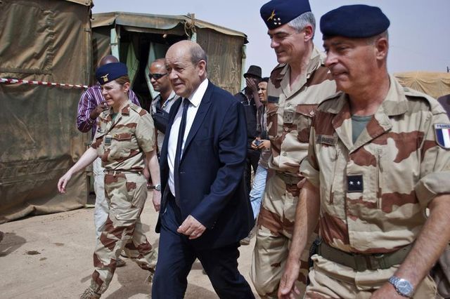 jean-yves le drian passe la saint-sylvestre au mali