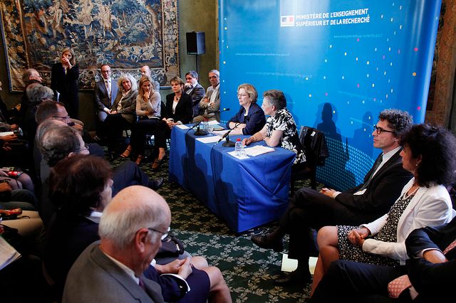 Lancement des Assises de la recherche par la ministre Geneviève Fioraso, le 11 juillet 2012