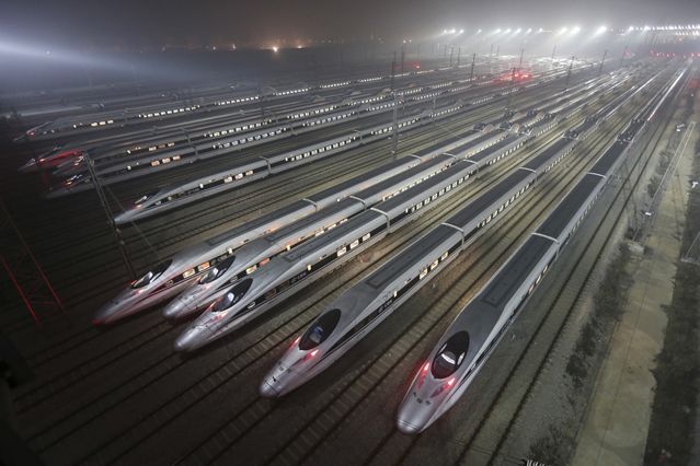 Trains à grande vitesse chinois sur un site de maintenance