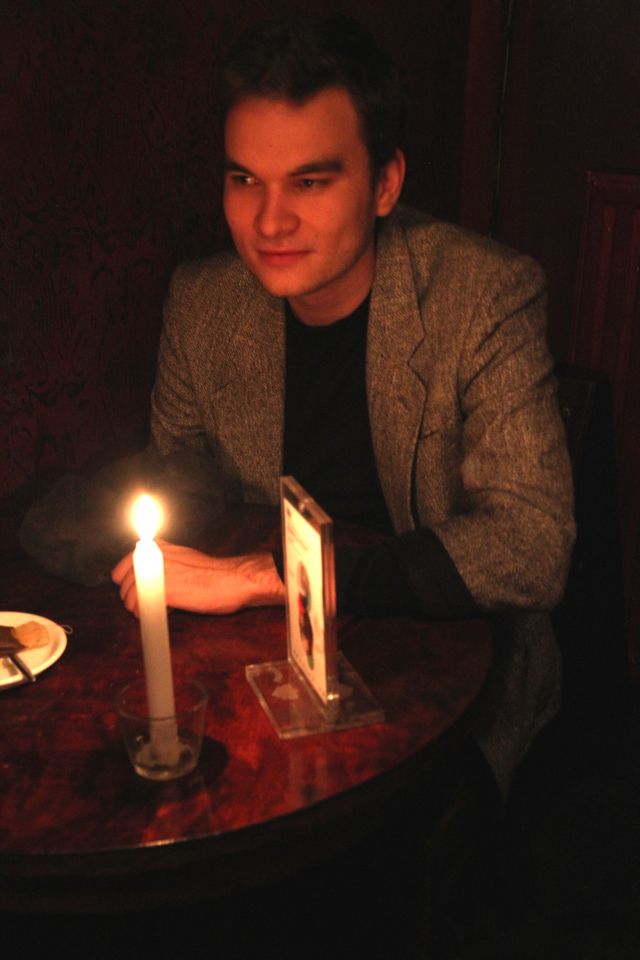 Andrzej dans un café du vieux quartier juif de Cracovie