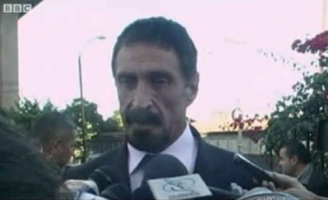 John McAfee s'est exprimé devant les médias au Guatemala