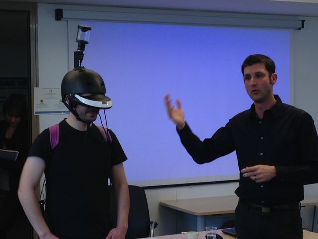 Jérôme Hardouin et Anatole Lecuyer en pleine démonstration du FlyViz