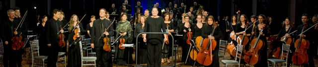 Zahia Ziouani à la tête de l'Orchestre Symphonique Divertimento