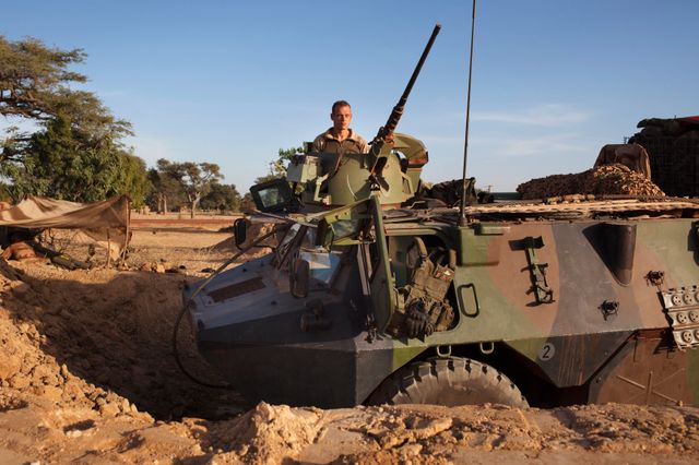 Véhicule blindé français au Mali