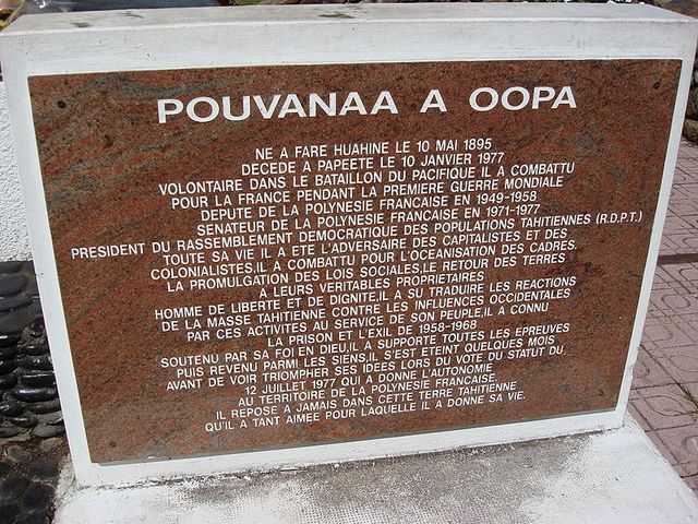 Plaque commémorative de Pouvanaa a Oopa à Tahiti - 2007