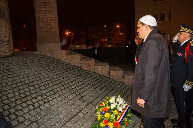 Une delegation menee par l'Imam de Drancy s'est rendue au memorial de la Shoah de Drancy