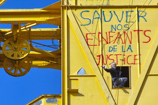 Serge Charnay reste sur sa grue à Nantes