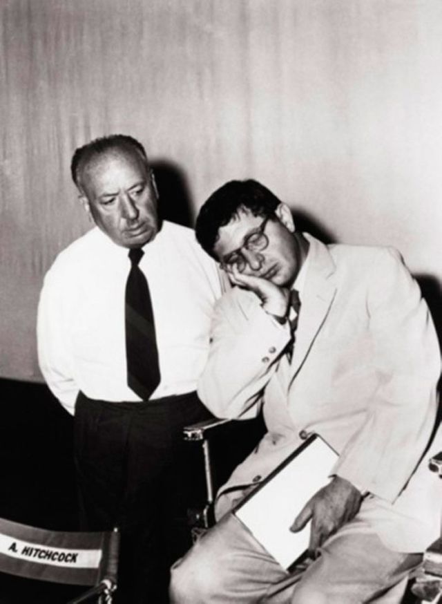 Alfred Hitchcock et Hernard Herrmann au travail sur L'homme qui en savait trop (1956)