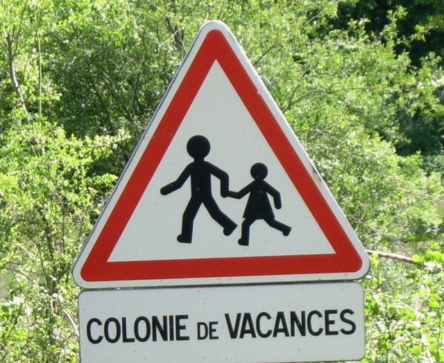 Panneau "Colonies de vacances" dans les Charente