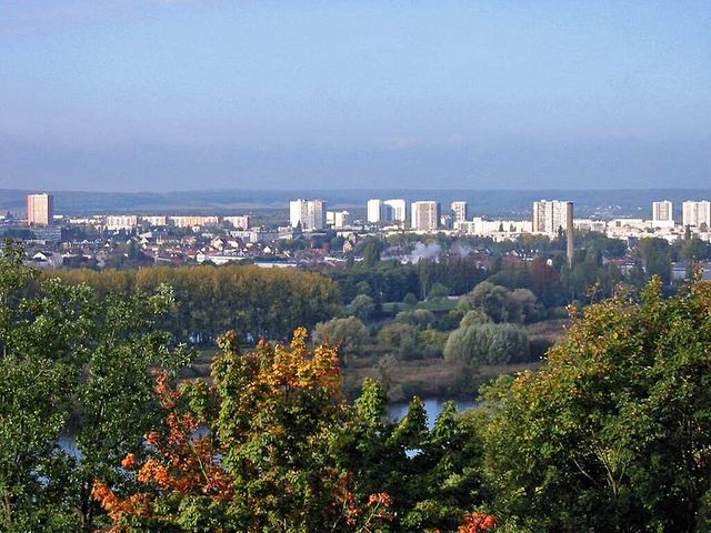 Le quartier du Val Fourré à Mantes-la-Jolie (Yvelines) - Vue du chemin Saint-Sauveur à Limay