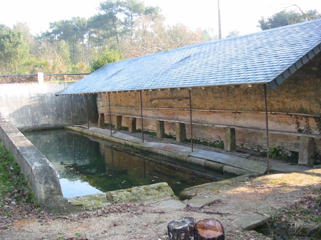 Lavoir à Saint Quentin lès Beaurepaire (Maine-et-Loire)