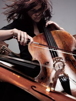 "Odyssée pour violoncelle et choeur imaginaire"