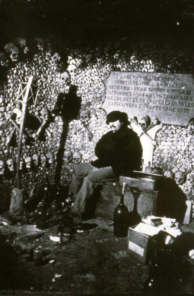 Autoportrait de Nadar dans les Catacombes en 1861
