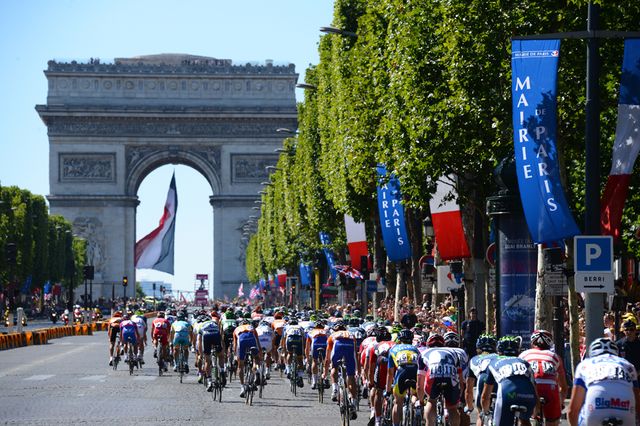 Derniers tours de roue sur les Champs-Elysées (22 juillet 2012)
