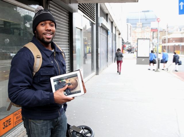 Chris dans les rues de Croydon