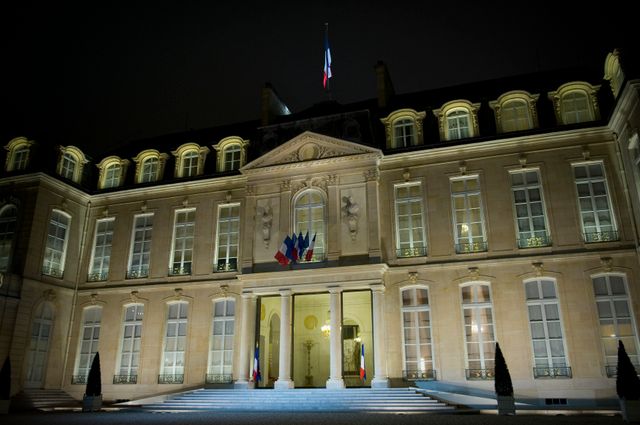 Perquisition dans le cadre de l'enquête sur les sondages de l'Elysée