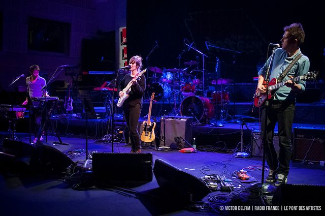 Mina Tindle avec : Olivier Marguerit : Percus, synthé, Chœurs et Guillaume Villadier : Guitare, Chœurs