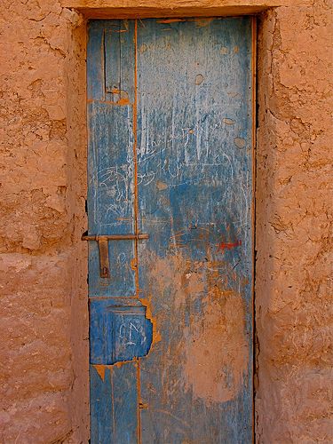 Porte de maison dans la vallée du Draa (Maroc)