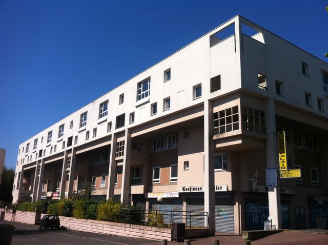 Immeuble HLM à Courcouronnes, dans l'Essonne, conçu par l'architecte Paul Chemetov