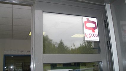 A l'entrée, le logo des Scop et son slogan la démocratie leur réussit
