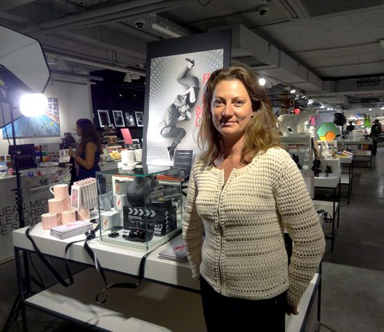 Lorraine Dauchez, fondatrice d'Arteum, dans une de ses boutiques