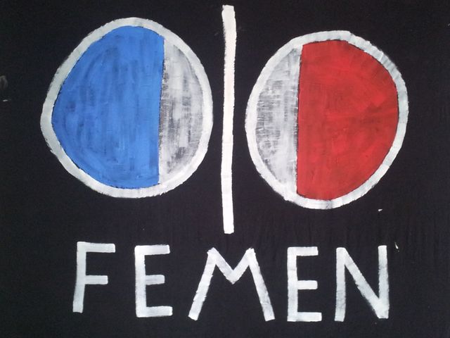 Le symbole des Femen : deux ronds séparés d’une ligne évoque le corps de la femme