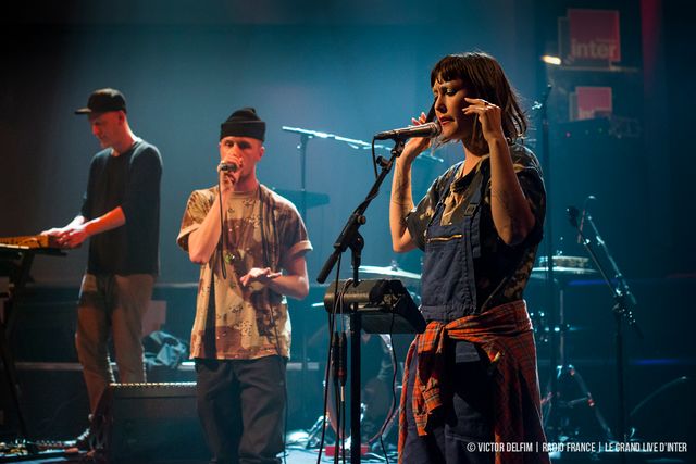 Cocorosie avec : Sierra Casady : Chant – Harpe/Bianca Casady : Chant /Tez : Beat box/Tak : Clavier – Sampleur /Josh : basse