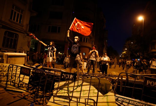 Manifestatants place Taksim, dans le centre d'Istamboul, le 3 juin