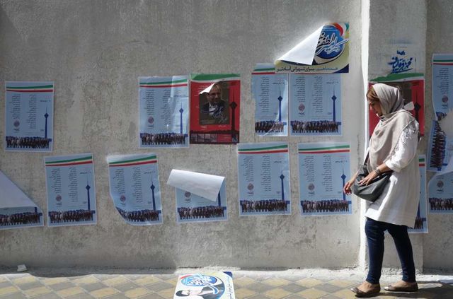 Affiches de campagne dans les rues de Téhéran
