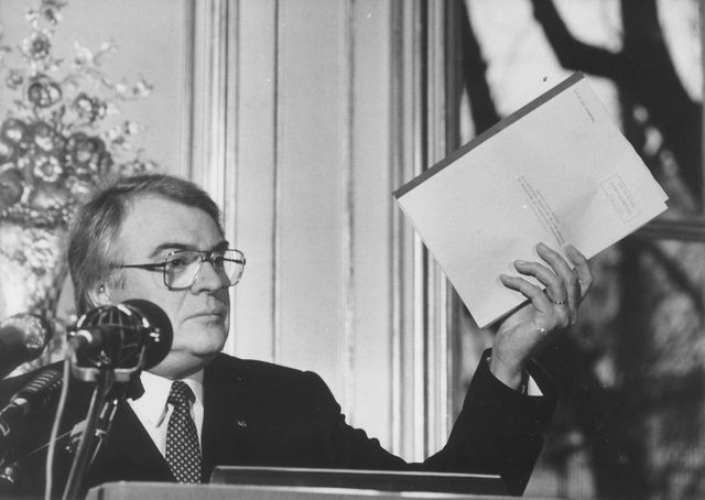 Pierre Mauroy en janvier 1984