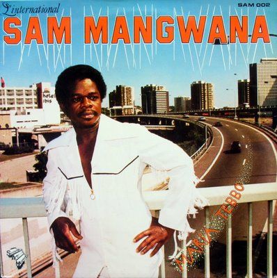 Sam Mangwana s'apprête à prendre le taxi brousse