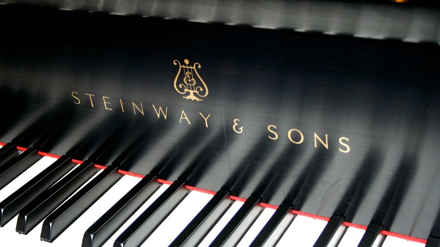 Piano Steinway