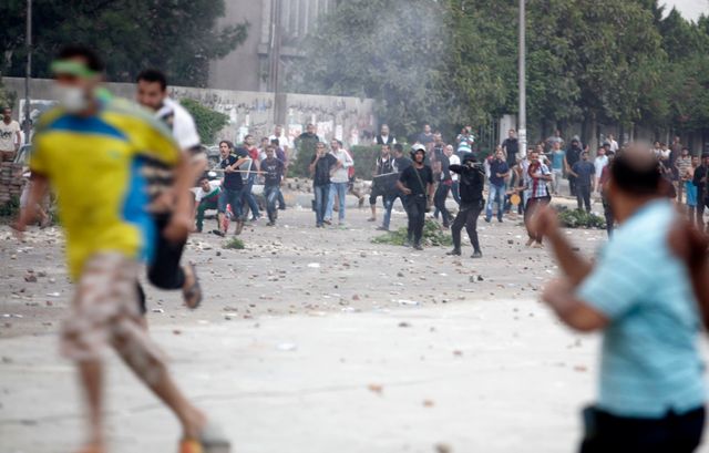 policiers et supporters de Morsi se sont violement affrontés ce matin au Caire