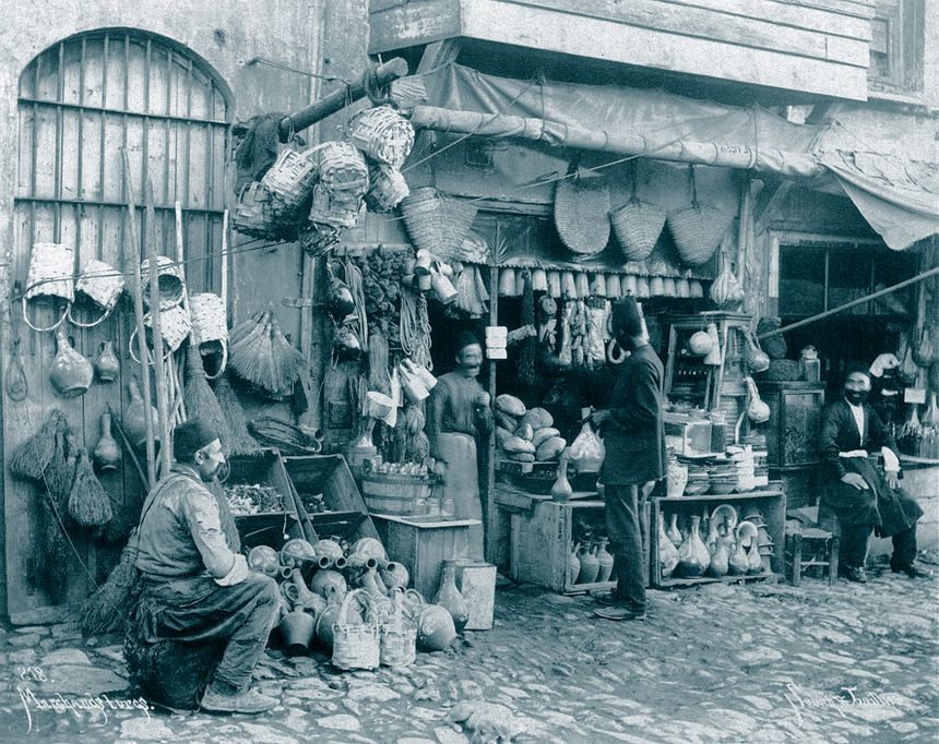 Échoppe d'un fabricant de paniers et épicier. Photographie Sebah et Joaillier, 1889