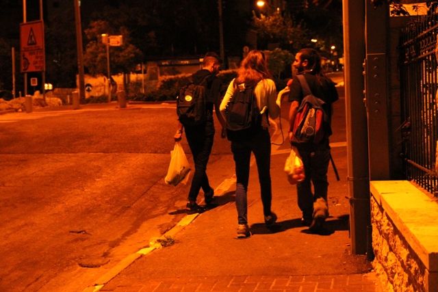 Dans les rues vides de Haïfa la nuit