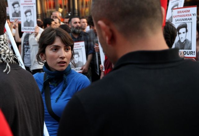 Fille manif - Istanbul