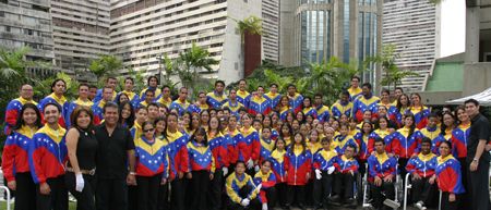 Coro de manos blancas