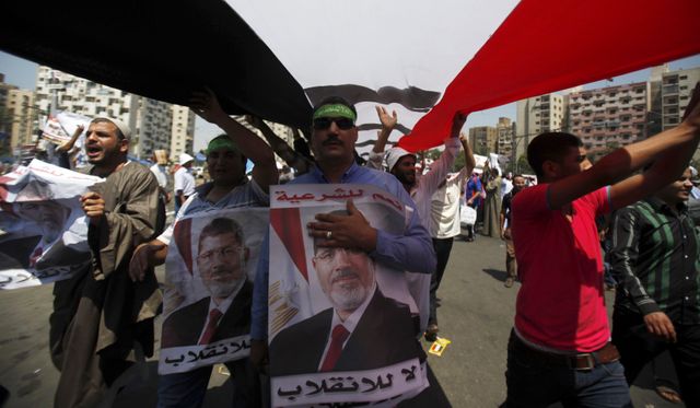 Des milliers de manifestants s'affrontent en Egypte ce vendredi