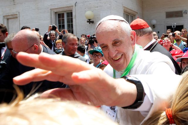 Le Pape au milieu de la foule