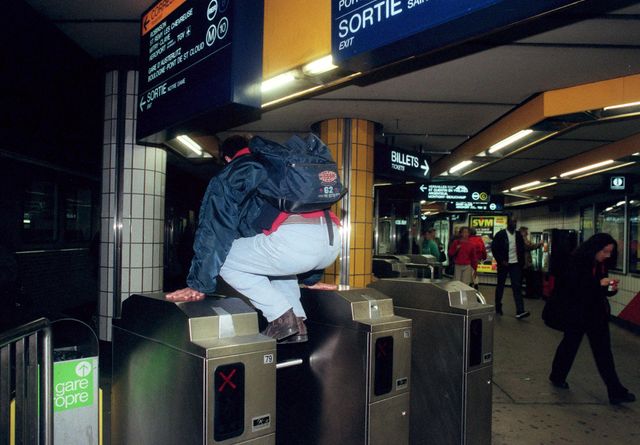 Il y aurait un fraudeur par minute dans le métro parisien