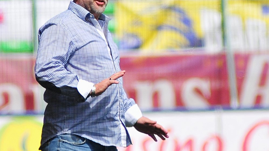 Franck Dumas entraineur Ac Arles Avignon