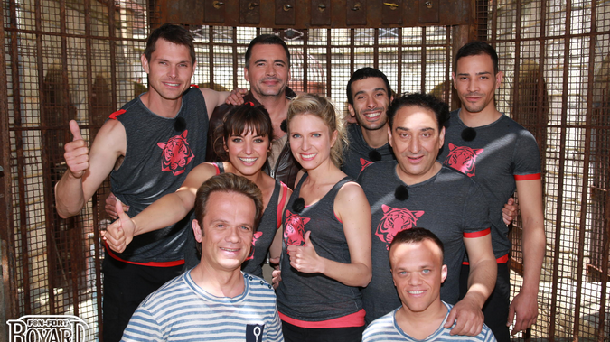 Dani Lary et l'équipe de Fort Boyard le 17 août 2013.
