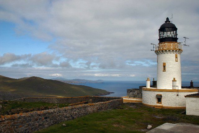 Phare de Barra Head avec les îles de Mingulay, Pabbay, Sandray et Barra, Hébrides extérieures, Écosse