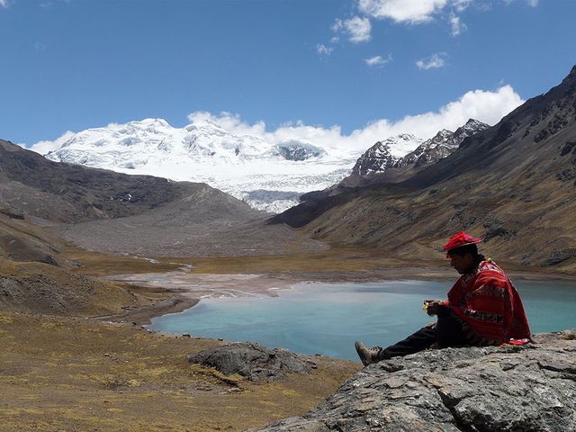 Photo du lac Sibinacocha (5000m d'altitutde) au Pérou