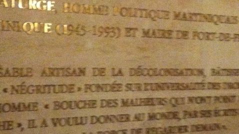 Plaque dédiée à Aimée Césaire au Panthéon