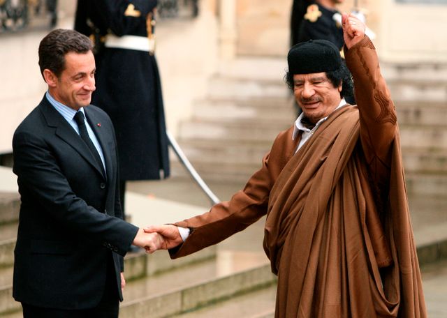 Mouammar Kadhafi et le Président Sarkozy à Paris en décembre 2007