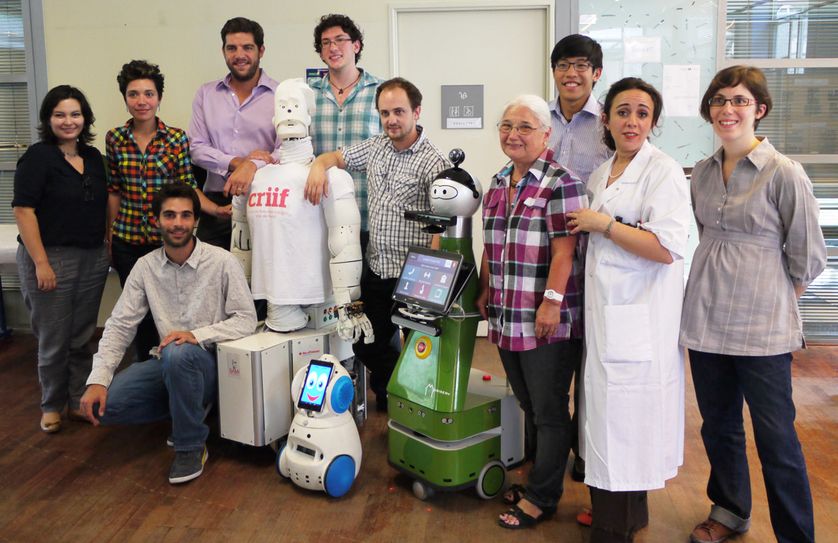 Equipes du laboratoire Lusage de l'hôpital Broca, du Centre de Robotique Intégrée d'Île-de-Fce et robots Sami, Buddy et Kompaï