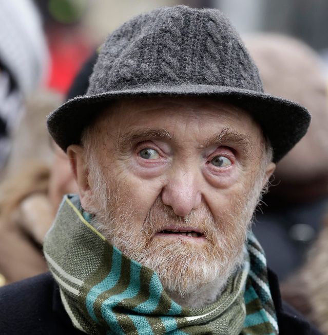 Albert Jacquard lors d'une manifestation du DAL