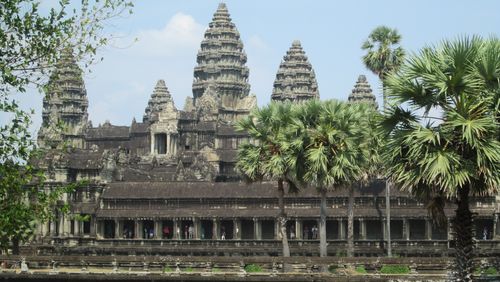 La Nuit des ruines, Par Antoine Dhulster (3/10) : Bernard-Philippe Groslier : "Notre grand problème à Angkor ce sont les attaques de la pierre provoquées par les mousses, par les lichens et les pluies chargées en acide"